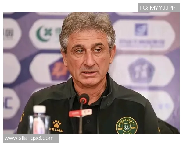 足球明星独特庆祝姿势解析男士专属风格与魅力展示